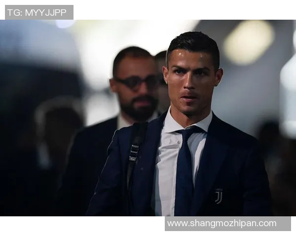 从贫民窟到巅峰传奇：C罗的足球人生与奋斗故事